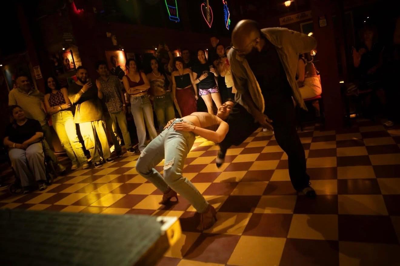 Baile en el social de la Topa, Cali